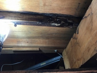 雨漏りによる腐食した屋根下地