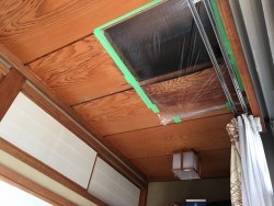 掃き出しの天井を開口した部分