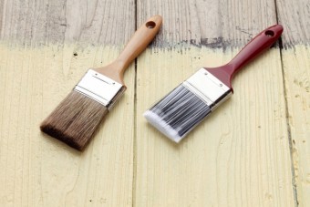 塗装に使う2本のハケ