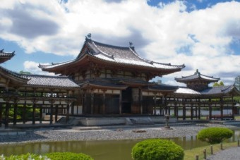 方形屋根が使用されている平等院