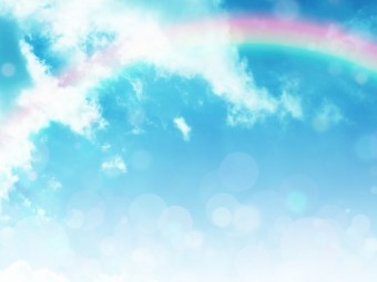 虹がかかった夏の青空