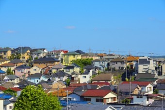 様々な屋根がある住宅街