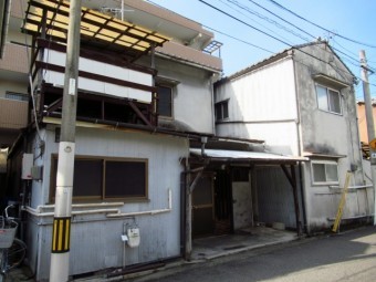 カーポートのある中古住宅