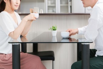 業者とお客様が会話しているシーン