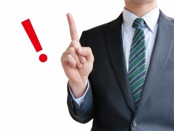 スーツ姿の営業マン