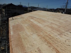 屋根葺き工事施行前の写真