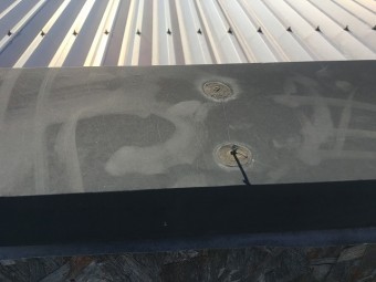 切れて機能していないコーキング
