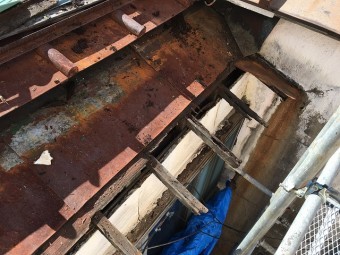 傷んだ屋根
