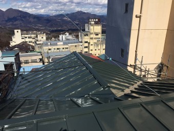 遮熱シリコン塗料が塗られた板金屋根