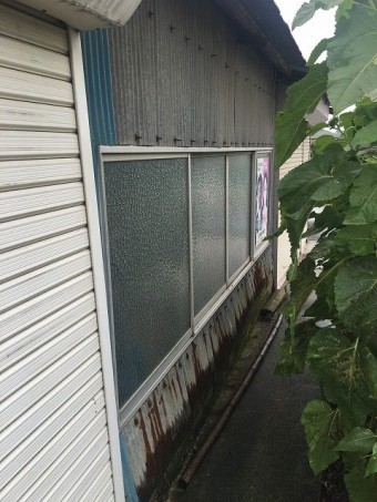 剥がす前の前橋市倉庫トタン