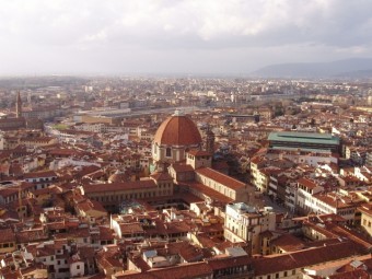 空から見たイタリアの町全体の風景