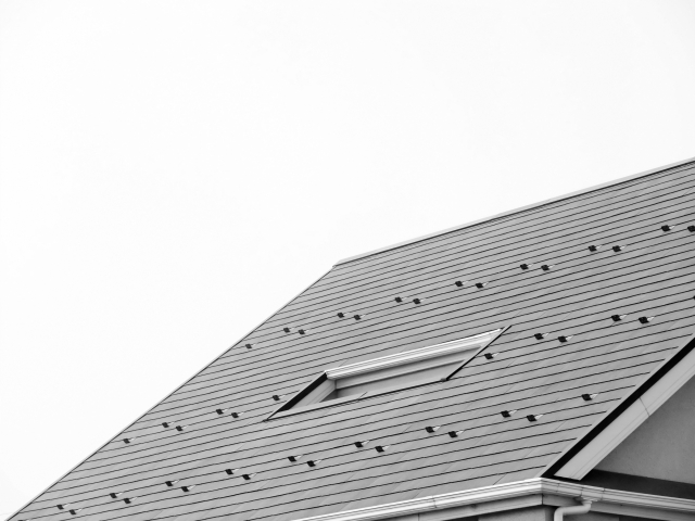 黒色のコロニアル屋根