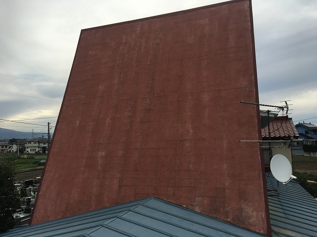再塗装をする前のコロニアル屋根